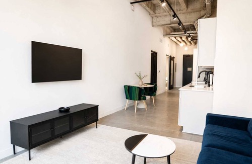Downtown Minneapolis Apartment | Roami at Century Plaza | 5BR combo | sleeps 12