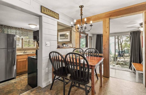 Jenkins Cabin | Rock Haven Cottage - Lakefront Table Rock Lake