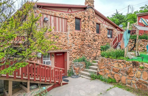 Medicine Park Cabin | Rock & Roll Room- Perfect for a Couple ready to paint the town in Medicine Park