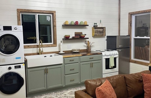 Iuka Cottage | Romantic Cozy Cottage 0.8 miles from JP Coleman State Park/Pickwick/Iuka