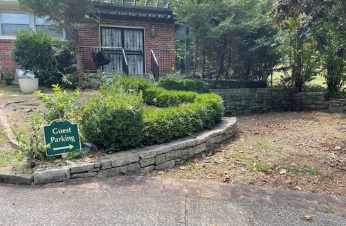 Haynes Area Apartment | Romantic getaway near downtown in a historic neighborhood. Greenery everywhere!
