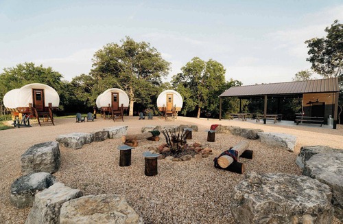 Branson House | Romantic Glamping Wagon | King Bed + Ozark Ranch