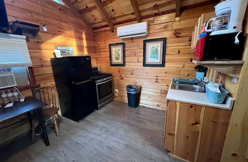 Columbia Cabin | Romantic Log Cabin with a King Sized Bed in the Heart of Kentucky's Picturesque Countryside