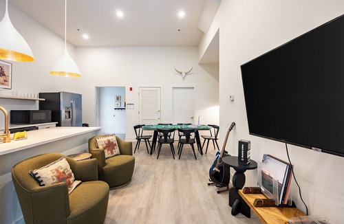 Five Points House | Rooftop Brews, Arcade, Poker & Foosball Just Minutes to Broadway | Outrider 107