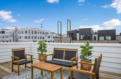 Talbot's Corner House | Rooftop Lounge ~ Sleeps 12 ~4 bed
