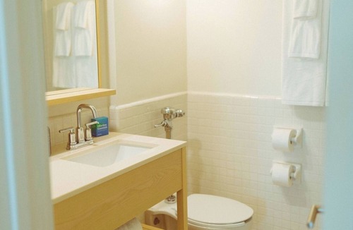 San Jacinto Hotel | Room for 4: 2 Queens, Pool Patio & Roof Bar with Ocean Views