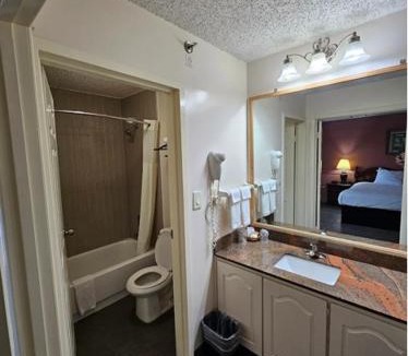 Lobdell/Woodale Hotel | Royal Suites Baton Rouge near LSU and Airport