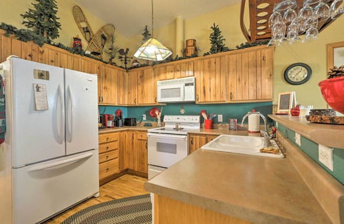 Ponderosa Trails Cabin | Rustic Cabin w/Deck ~ 4 Mi to Old Town Flagstaff!