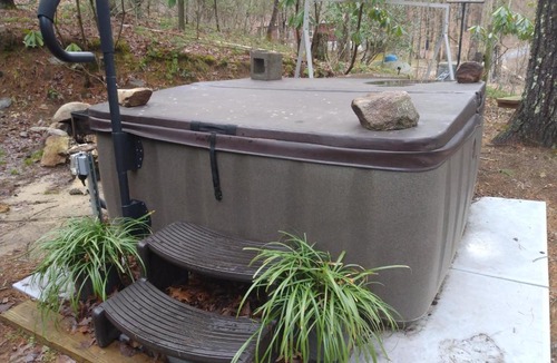 Tallassee House | Rustic Hot tub Mountain house
