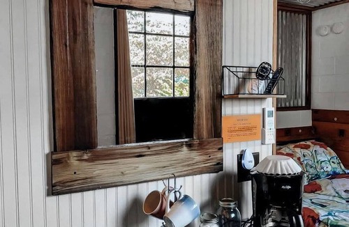 Lebanon Cabin | Rustic Tennessee Bed & Breakfast – Country Barn Breakfast & Private Bath Near Wildlife Preserves