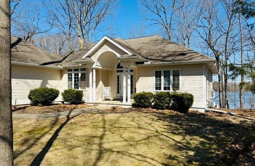 Hagarstown House | Sail Away into a beautiful vacation home with lots of amenities and charm.
