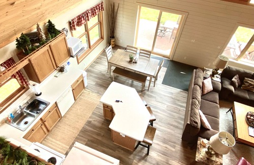 New Auburn Cabin | Salisbury Lake Retreat