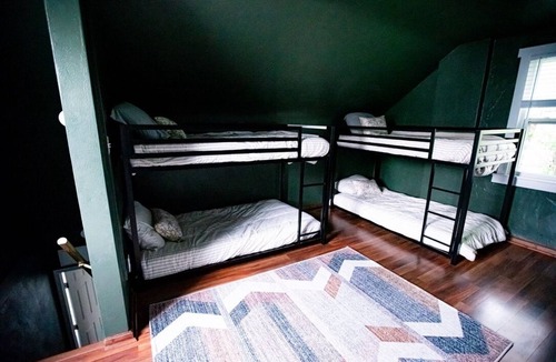 Waterloo Cottage | Salt & Honey Cottage Walk to Dining & Pet Friendly