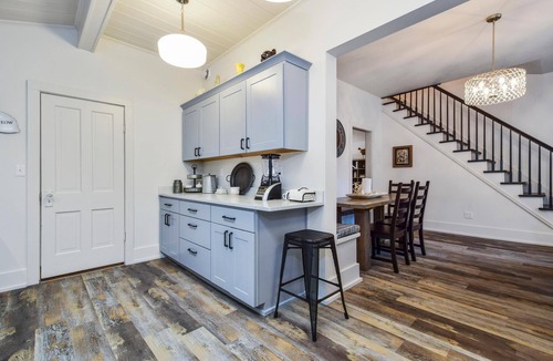 Saugatuck Villa | Saugatuck FH walk to town private hot tub!