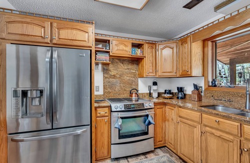 Giles County Cabin | Scenic Hidden Gem: Private Pool, Golf & Fishing - 42 Acres
