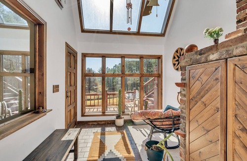 Giles County Cabin | Scenic Hidden Gem: Private Pool, Golf & Fishing - 42 Acres