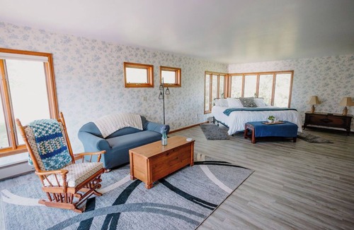 Jim Falls House | Scenic Rural Farmhouse that can sleep up to 20
