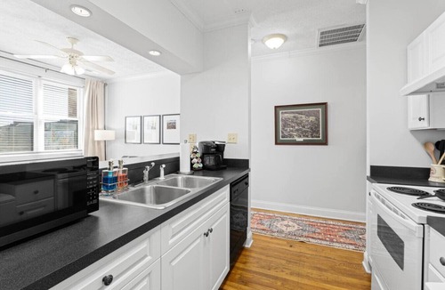 Maryville Apartment | Scot's Suite - Downtown Maryville Loft