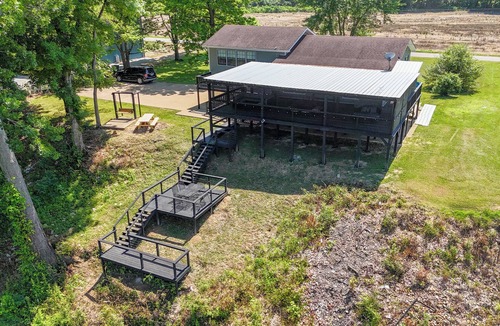 Counce House | Screened Patio on Pickwick River- Boat & RV Parking, Fishing Pier- Dogs allowed