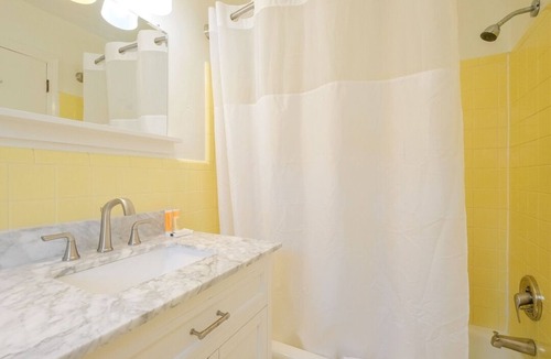 Ocracoke Cabin | 'Sea Oat Suite' Bluff Shoal Motel - Room 1