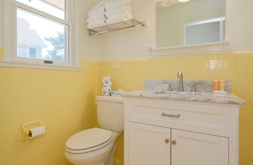 Ocracoke Cabin | 'Sea Oat Suite' Bluff Shoal Motel - Room 1