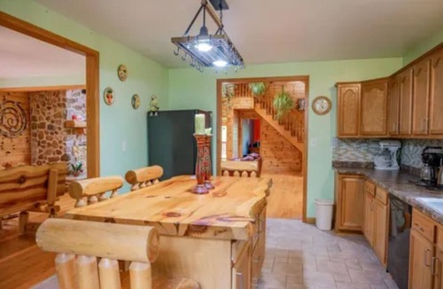 New Lisbon Cabin | Secluded 4-bedroom log cabin surrounded by beautiful forest