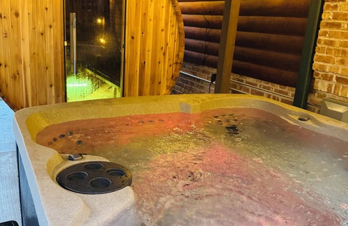 New Lisbon Cabin | Secluded 4-bedroom log cabin surrounded by beautiful forest