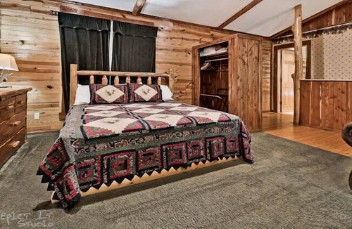 Sylvan Shores Cabin | Secluded Cabin with fireplace near Beaver lake