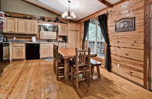 Sylvan Shores Cabin | Secluded Cabin with fireplace near Beaver lake