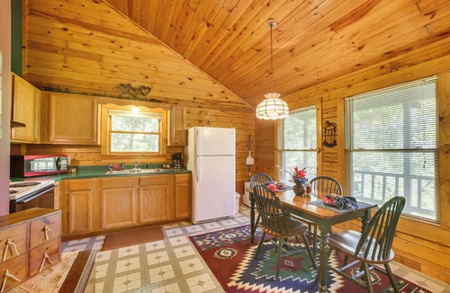 Eureka Springs Cabin | Secluded Studio w/Deck ~ 8 Miles to Beaver Lake!