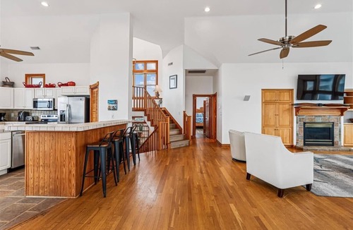 Pine Island House | Semi-Oceanfront, Close to Beach, Private Pool, Poolside Bar, Theatr Rm- PI226, Sea Bright