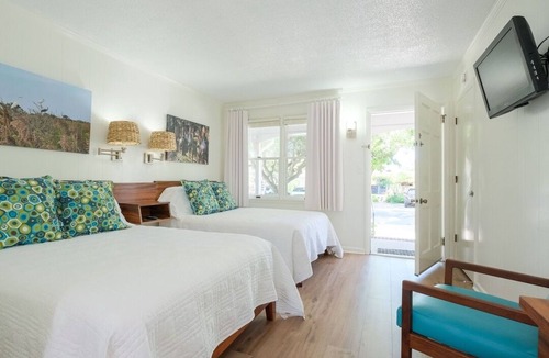 Ocracoke Cabin | 'Shady Oak' Bluff Shoal Motel - Room 3