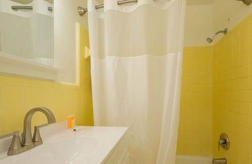 Ocracoke Cabin | 'Shady Oak' Bluff Shoal Motel - Room 3