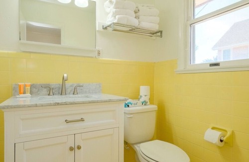 Ocracoke Cabin | 'Shipwreck' Bluff Shoal Motel - Room 2