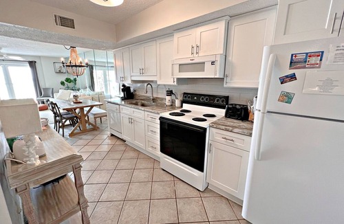 Gulf Shores Condo | Shopping ~ Dining ~ Fun in the sun 🌞 Hurry, Don't Walk, RUN! 🌴