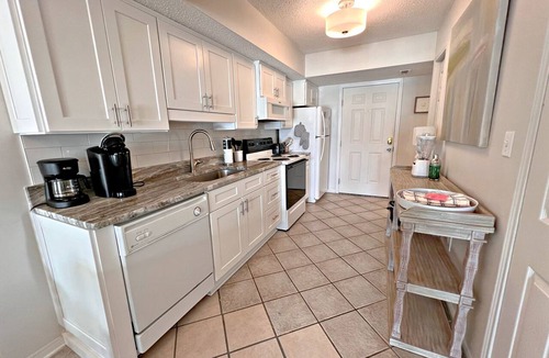 Gulf Shores Condo | Shopping ~ Dining ~ Fun in the sun 🌞 Hurry, Don't Walk, RUN! 🌴