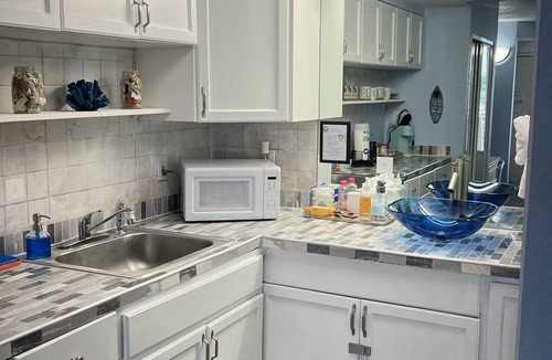 Ortona Park Condo | ~ Shore ~ Thing ~ Studio Condo near The Beach ~
