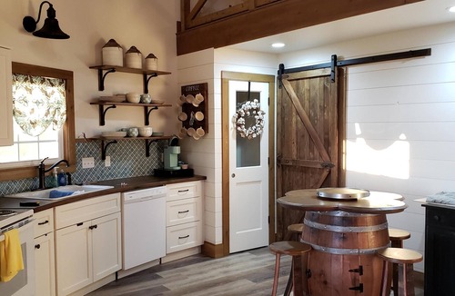Ste Genevieve House | Silo Farm Haus- located in the heart of wine country!