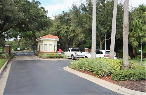 Historic Downtown Kissimmee Villa | Single Storey 5 Bed 3 Bath Villa with Pool, HD-TV , private beach + WiFi
