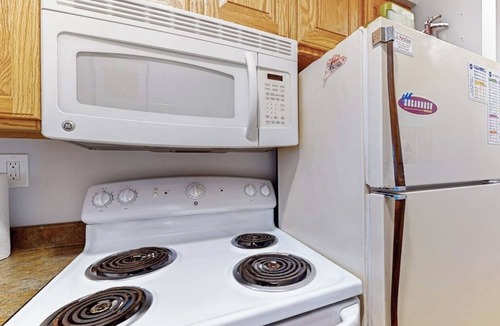 Warren Condo | Skiers condo, walk-out to ground level, near the slopes, walk to lifts, wifi, TV