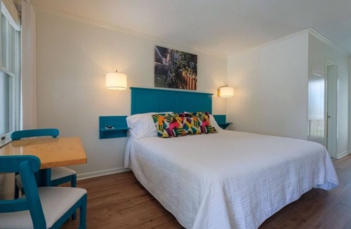 Ocracoke Cabin | 'Skipper Suite' Bluff Shoal Motel - Room 6