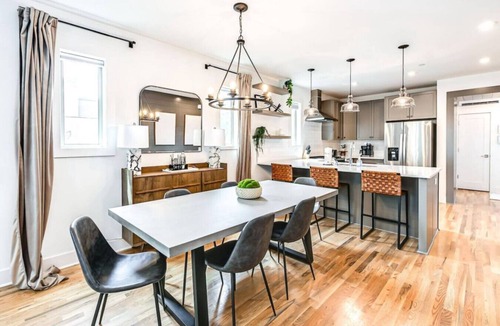 East Nashville Villa | Skyline Vue 4 Suites 6 Baths | Rooftop + Game Room