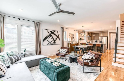 East Nashville Villa | Skyline Vue 4 Suites 6 Baths | Rooftop + Game Room