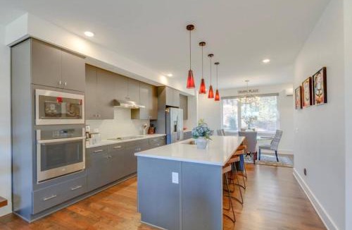 Hermitage House | Sleek Large Retreat 9 Beds Modern Kitchen