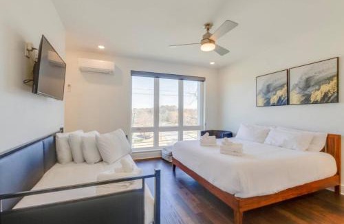 Hermitage House | Sleek Large Retreat 9 Beds Modern Kitchen