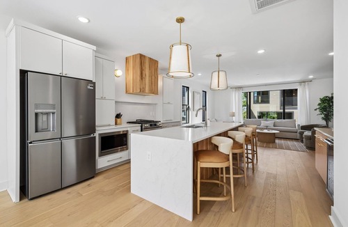 Hurwood Heights House | Sleek Nashville Twin Townhomes | 6BR + Hot Tubs