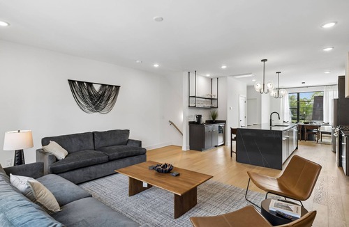 Hurwood Heights House | Sleek Nashville Twin Townhomes | 6BR + Hot Tubs