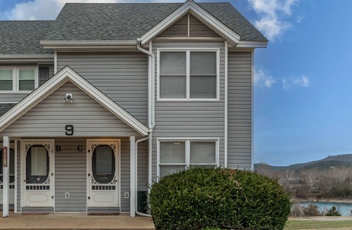 Holiday Island Condo | Sleep 11 comfortably, summer calendar booking fast! Walk to lake & marina!