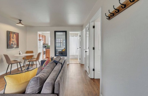 West End Apartment | Sleep 6! Free Parking! 1 Mile From Broadway!