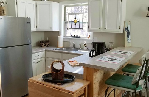 Mentone Cabin | ♥ Sleep in the woods, wake to the birds - Hot tub, King bed, PRIVACY!